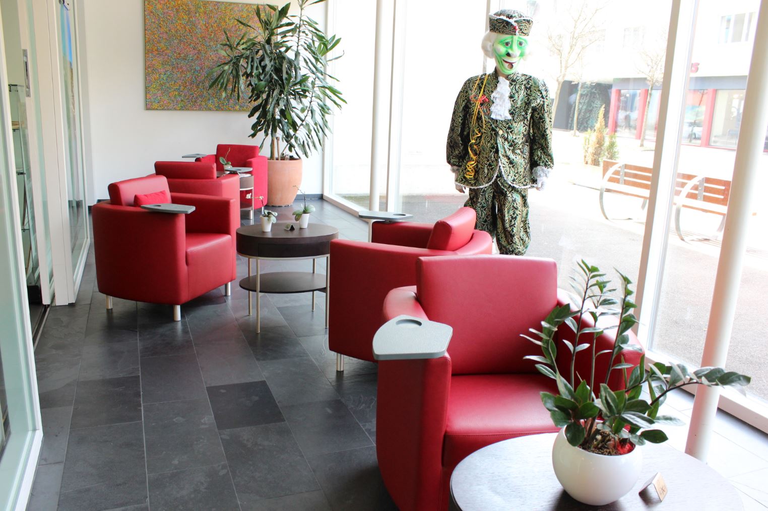 objekt polster polsterei spezialanfertigung auf mass schweiz sessel stuhl sofa bistro restaurant altersheim residenz pflege inkontinenz sitzkomfort kunstleder leder stoff garantie fleckschutz pflegeleicht neu beziehen 